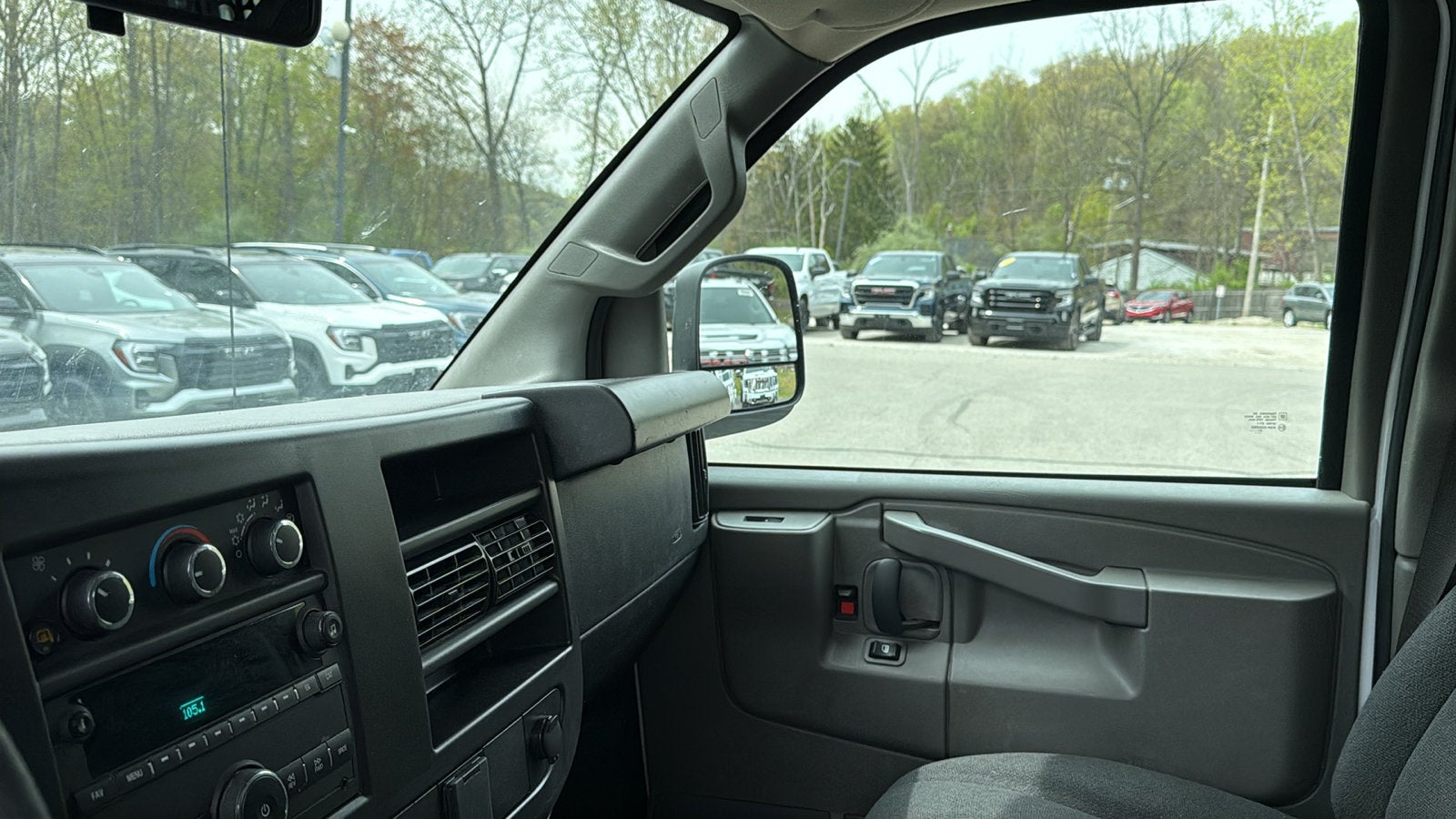 2024 Chevrolet Express Cargo 2500 WT
