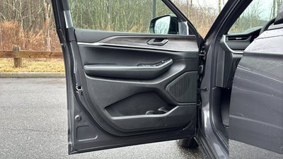 2026 Jeep Grand Cherokee Laredo Altitude