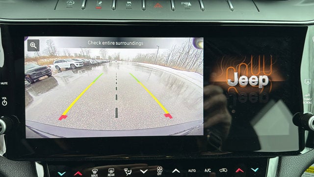 2026 Jeep Grand Cherokee Laredo Altitude