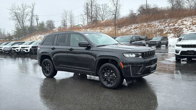2026 Jeep Grand Cherokee Laredo Altitude