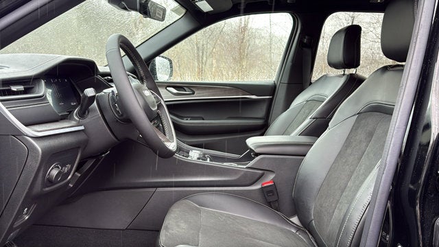 2026 Jeep Grand Cherokee Laredo Altitude