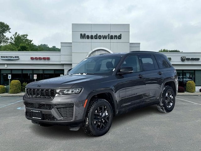 2026 Jeep Grand Cherokee Laredo Altitude