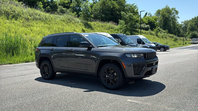 2026 Jeep Grand Cherokee Laredo Altitude