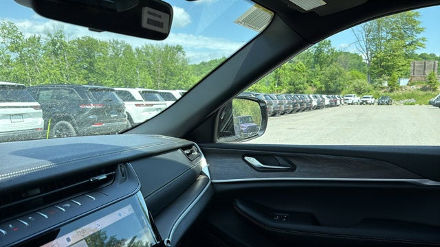 2026 Jeep Grand Cherokee Laredo Altitude