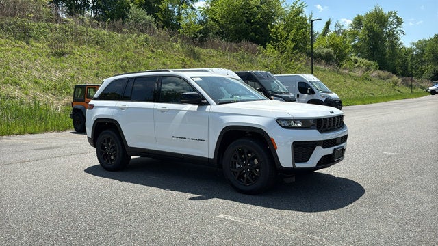 2026 Jeep Grand Cherokee Laredo Altitude