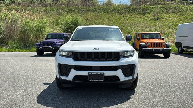 2026 Jeep Grand Cherokee Laredo Altitude