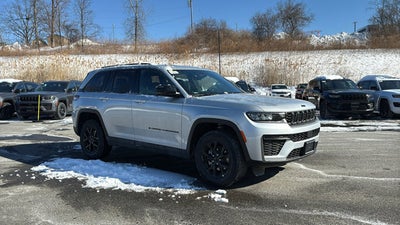 2026 Jeep Grand Cherokee Laredo Altitude