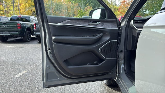 2027 Jeep Grand Cherokee Limited Reserve
