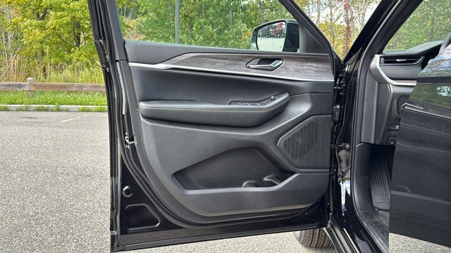 2027 Jeep Grand Cherokee L Laredo Altitude