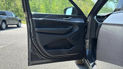2026 Jeep Grand Cherokee L Laredo Altitude