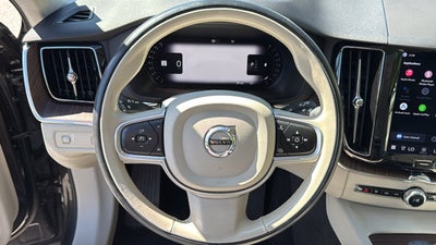 2022 Volvo XC60 Momentum