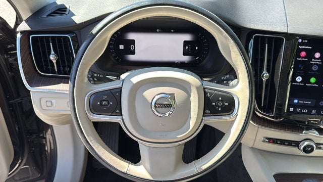 2022 Volvo XC60 Momentum