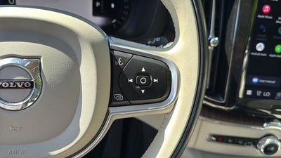 2022 Volvo XC60 Momentum