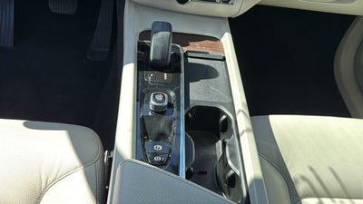 2022 Volvo XC60 Momentum