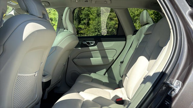 2022 Volvo XC60 Momentum