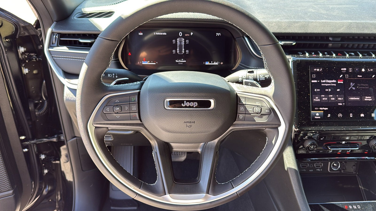 2025 Jeep GRAND CHEROKEE LAREDO