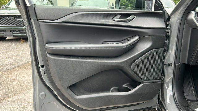 2027 Jeep Grand Cherokee Laredo X
