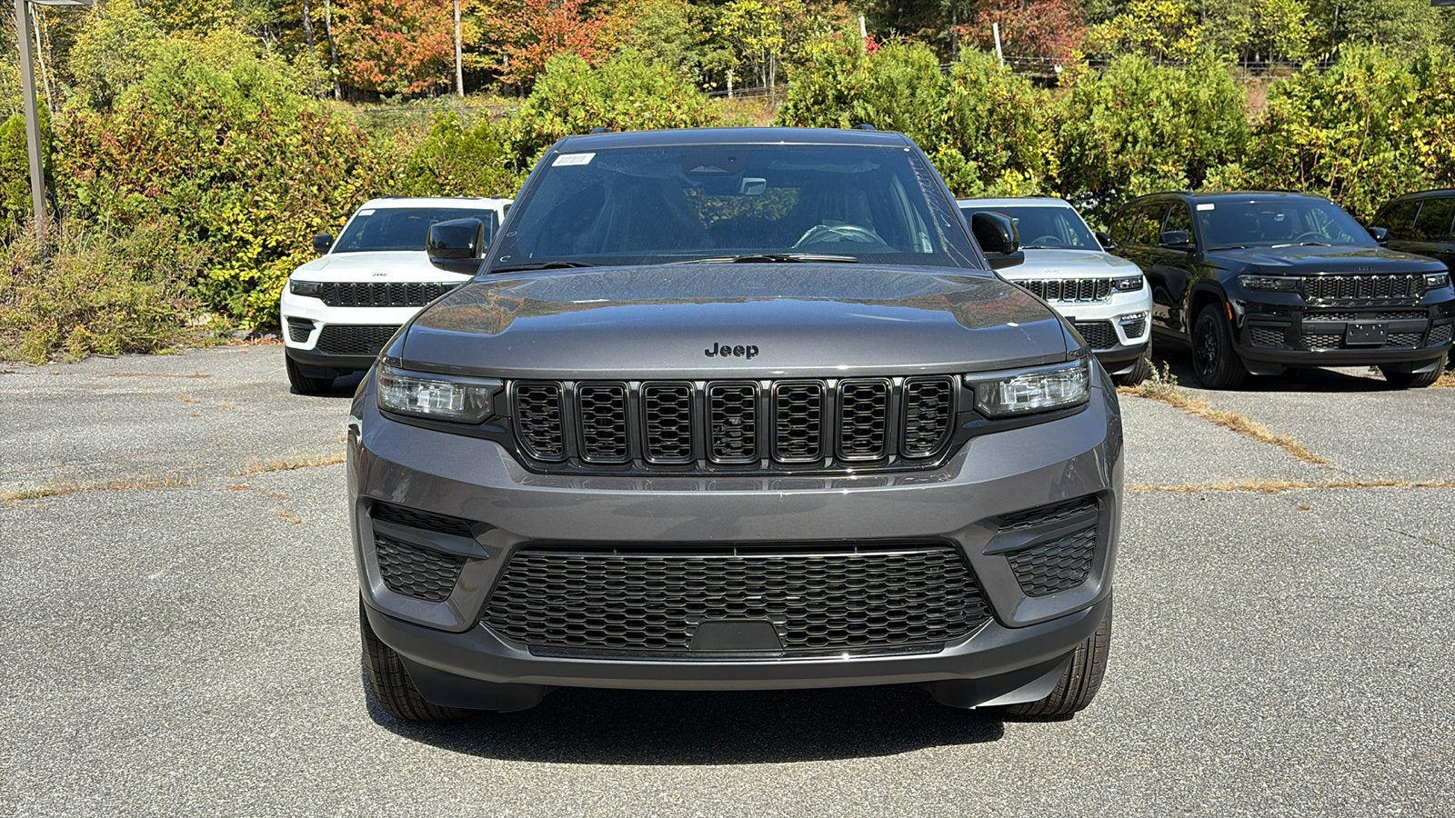 2025 Jeep GRAND CHEROKEE LAREDO