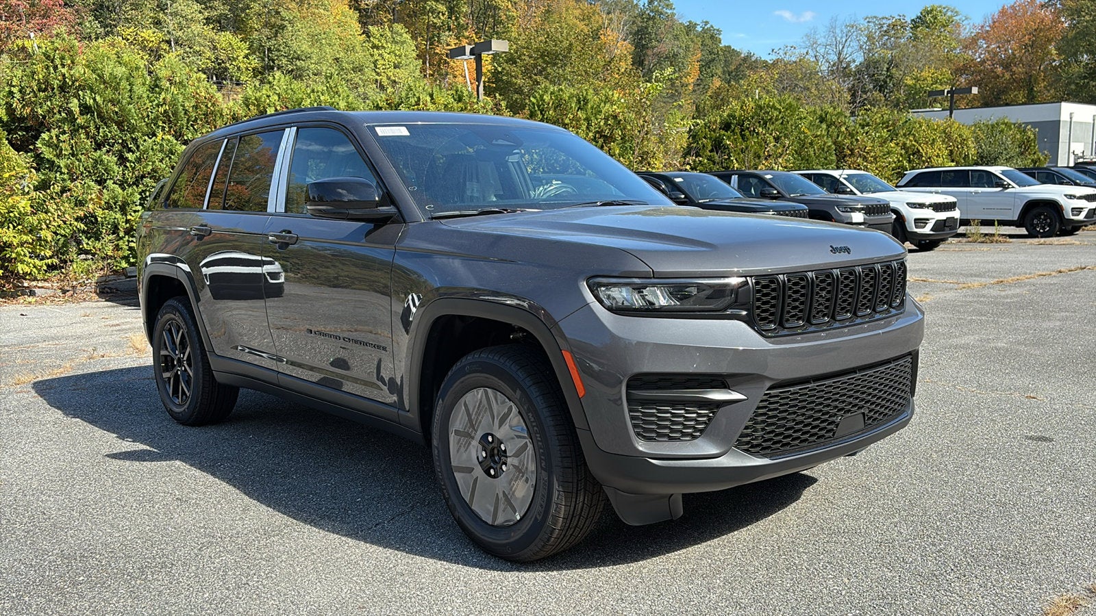 2025 Jeep GRAND CHEROKEE LAREDO