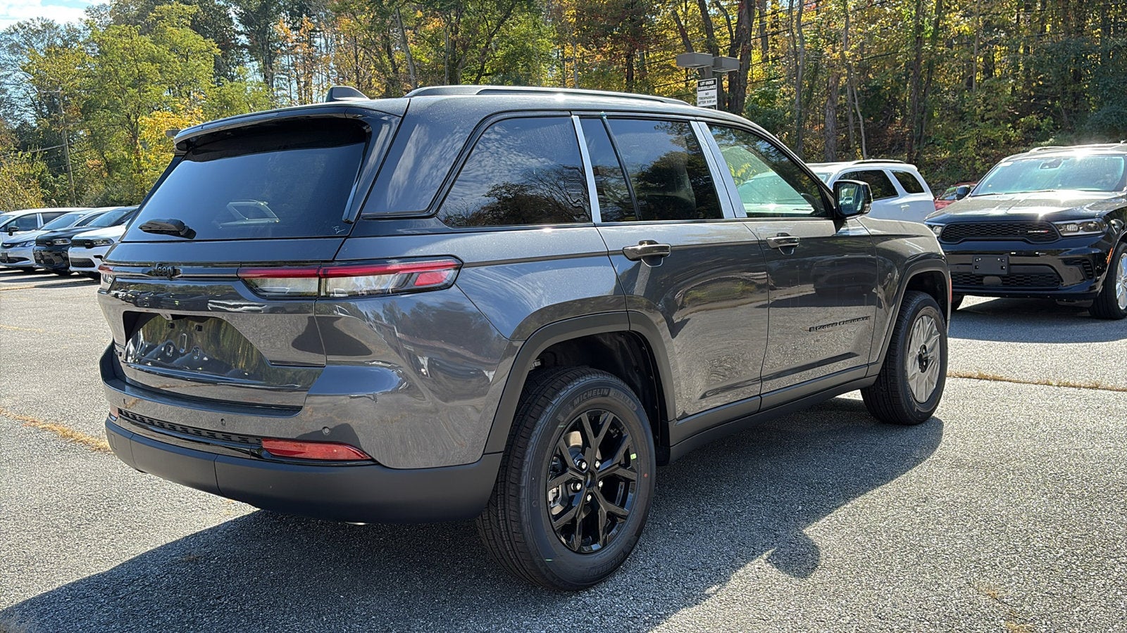 2025 Jeep GRAND CHEROKEE LAREDO