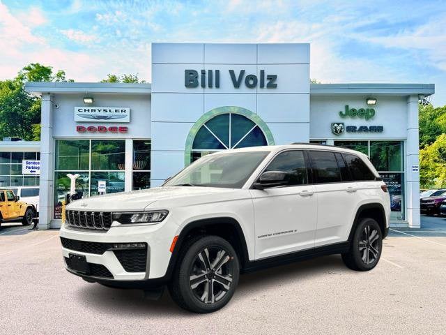 2027 Jeep Grand Cherokee Laredo Altitude