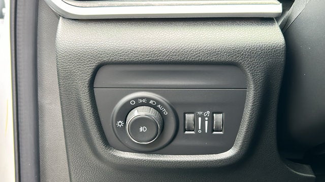 2027 Jeep Grand Cherokee Laredo Altitude