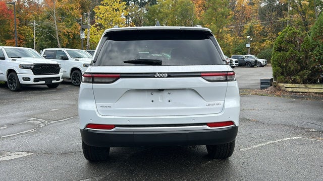 2027 Jeep Grand Cherokee Laredo Altitude