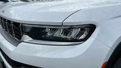 2027 Jeep Grand Cherokee Laredo Altitude