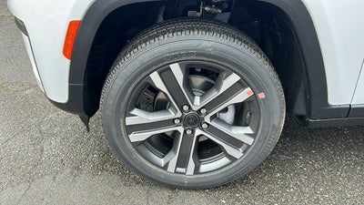 2027 Jeep Grand Cherokee Laredo Altitude