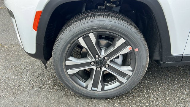 2027 Jeep Grand Cherokee Laredo Altitude