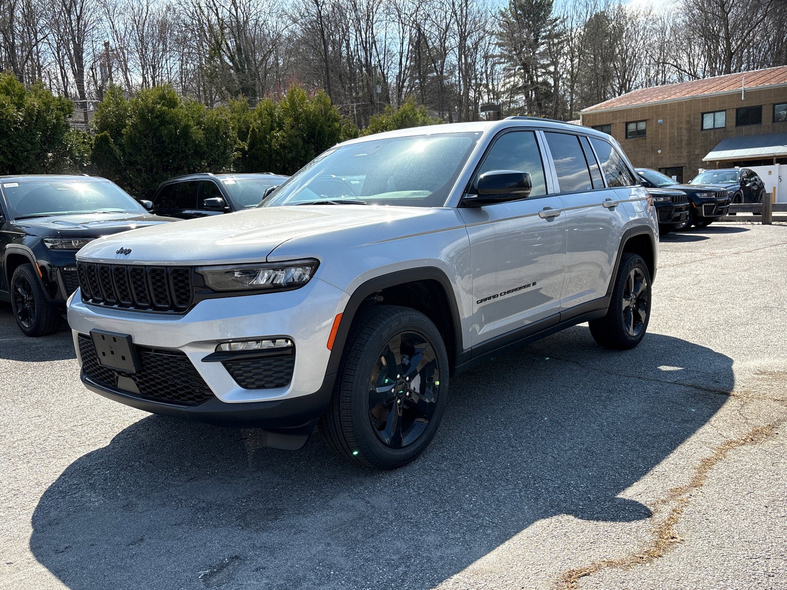 2026 Jeep Grand Cherokee Laredo Altitude