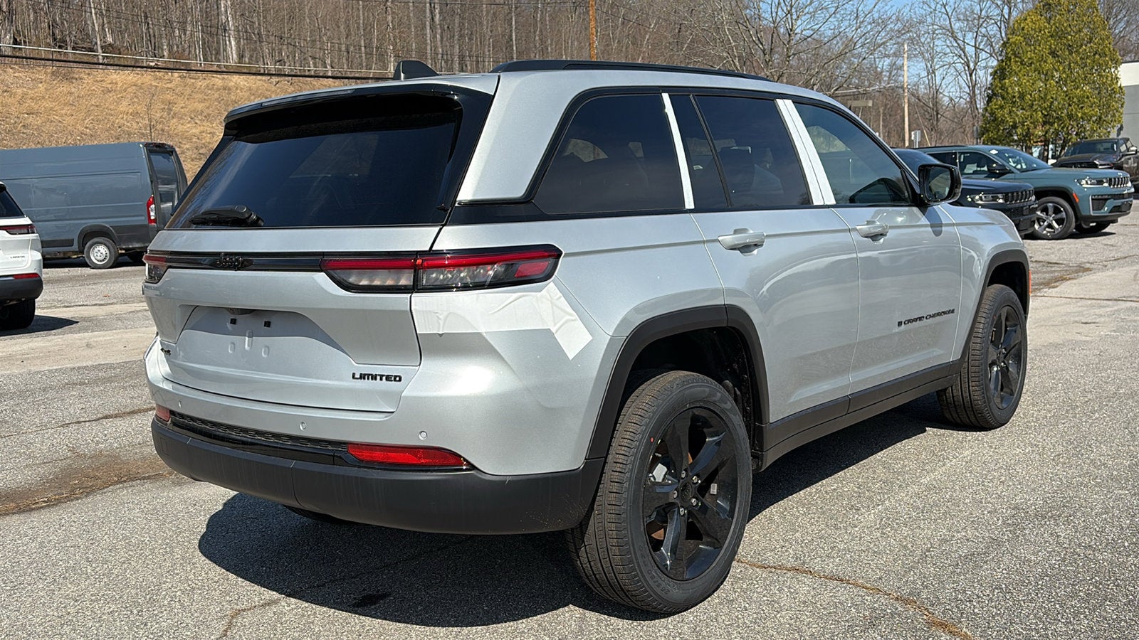 2026 Jeep Grand Cherokee Laredo Altitude