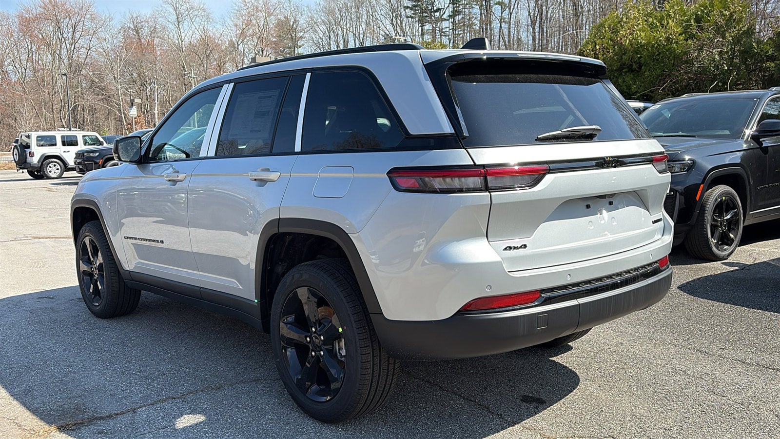 2026 Jeep Grand Cherokee Laredo Altitude