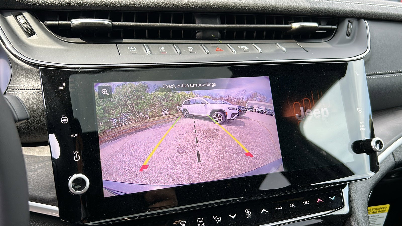 2026 Jeep Grand Cherokee Laredo Altitude