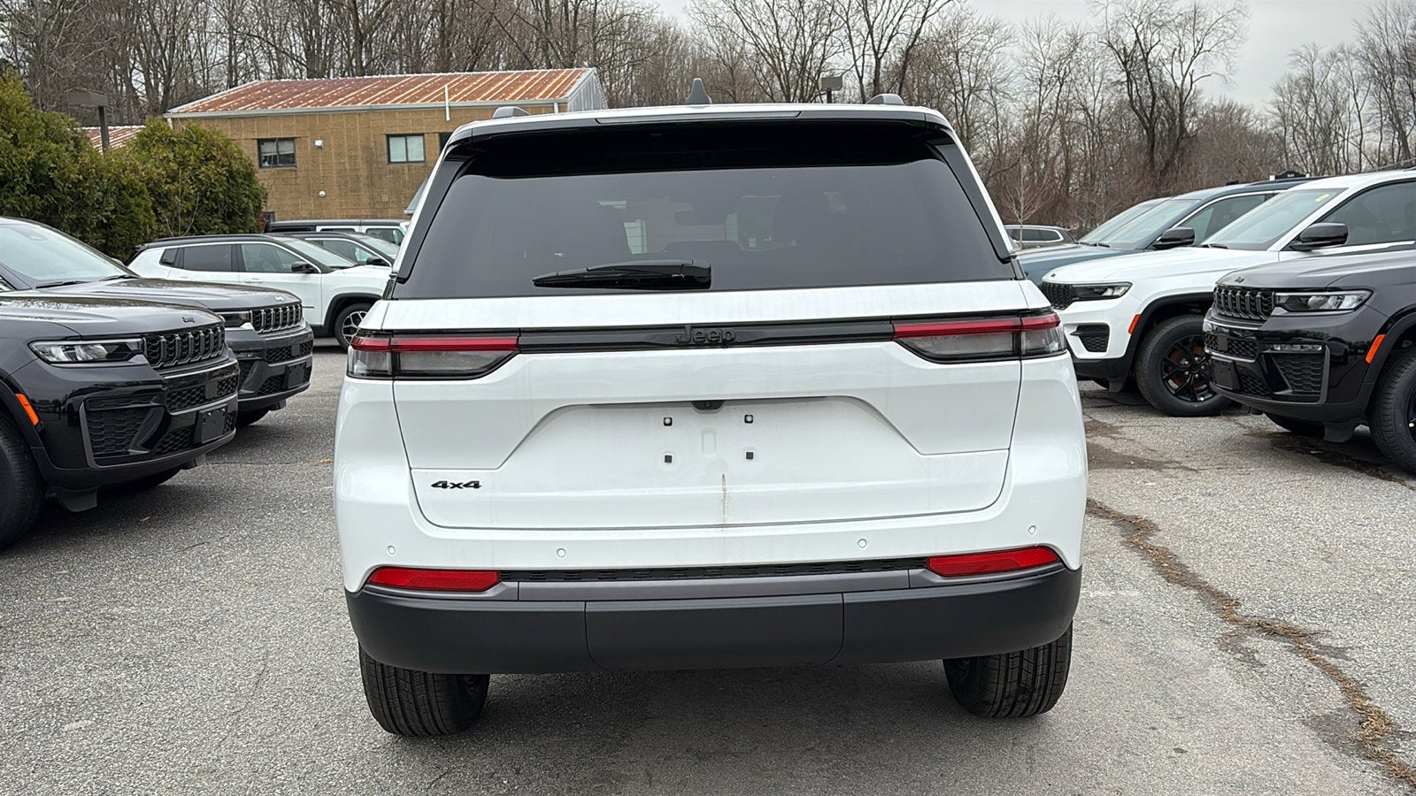 2026 Jeep Grand Cherokee Laredo Altitude