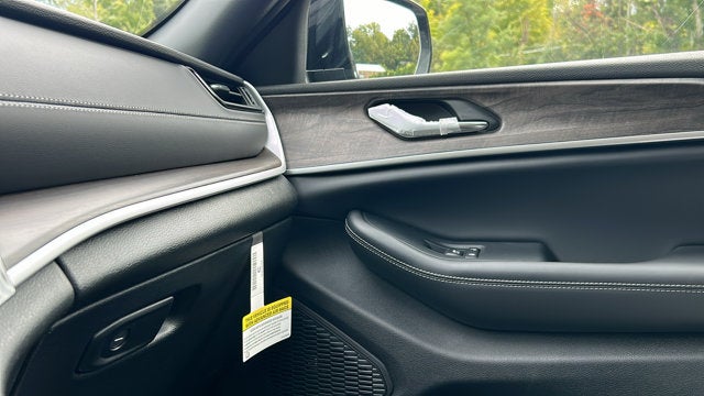 2027 Jeep Grand Cherokee Laredo Altitude