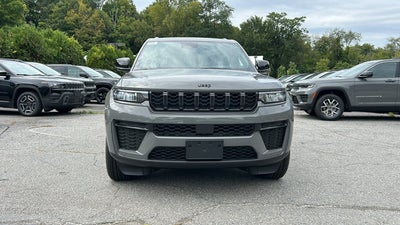 2027 Jeep Grand Cherokee Laredo Altitude