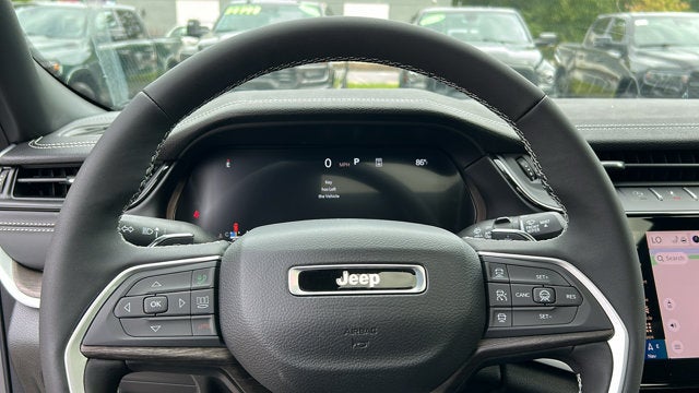 2027 Jeep Grand Cherokee Laredo Altitude