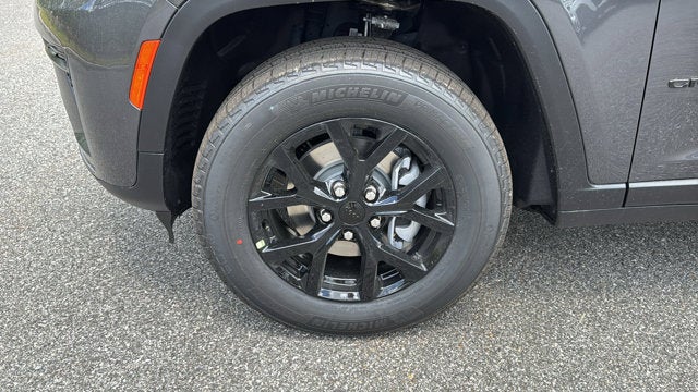 2026 Jeep Grand Cherokee Laredo Altitude