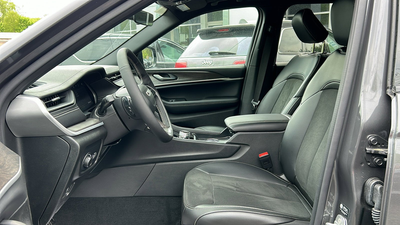 2026 Jeep Grand Cherokee Laredo Altitude