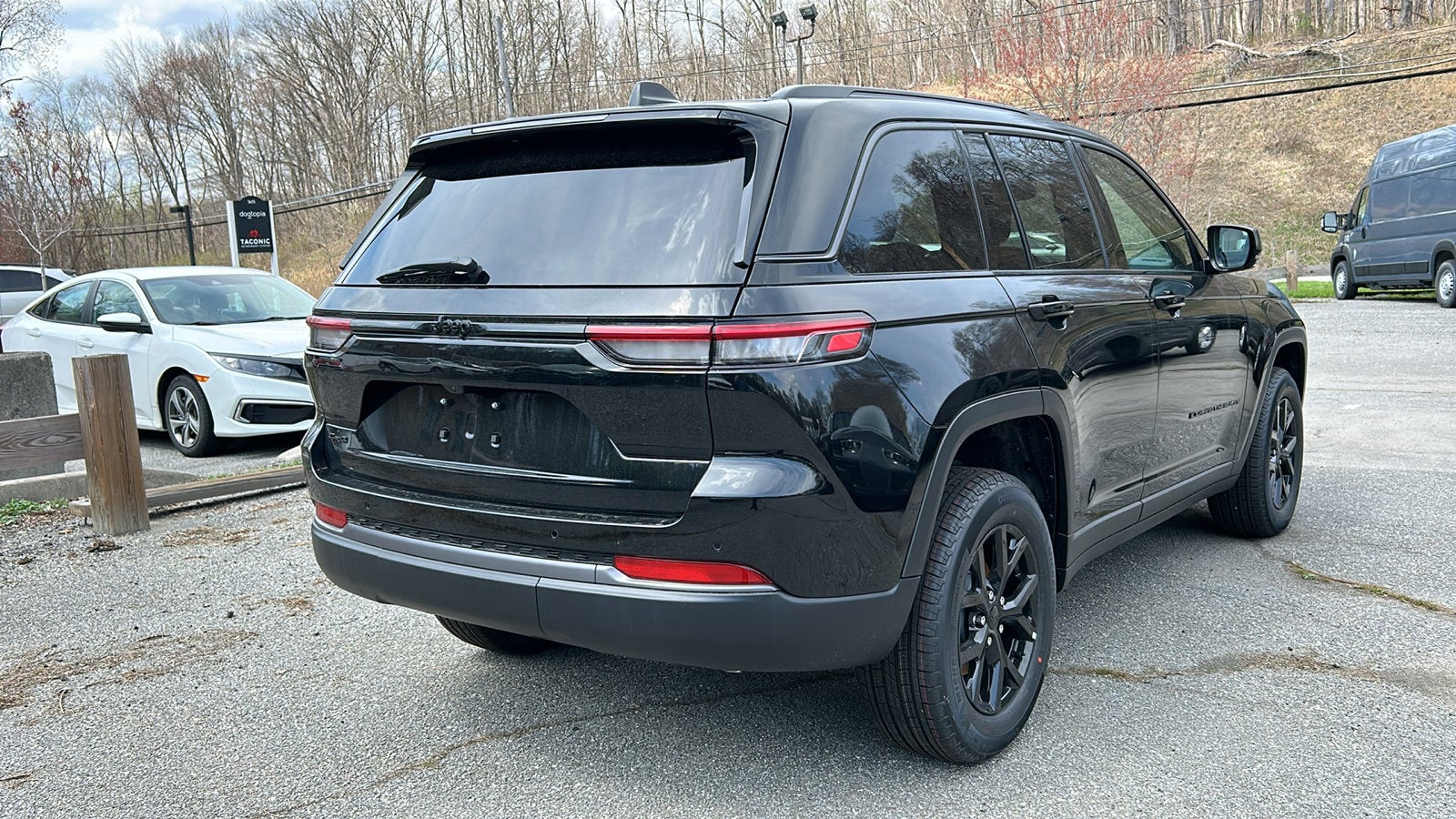 2026 Jeep Grand Cherokee Laredo Altitude