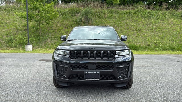 2026 Jeep Grand Cherokee Laredo Altitude