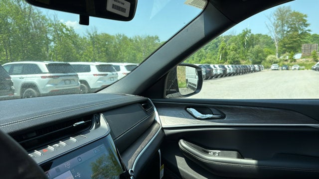 2026 Jeep Grand Cherokee L Laredo Altitude