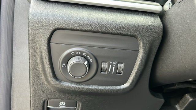 2026 Jeep Grand Cherokee L Laredo Altitude
