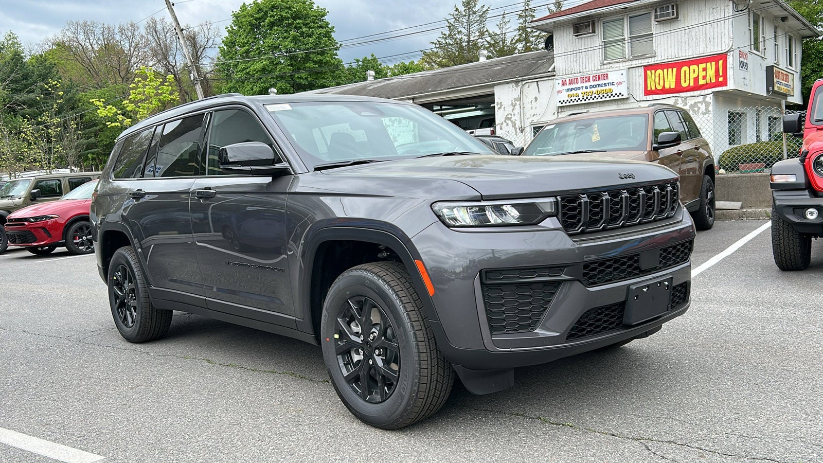 2026 Jeep Grand Cherokee L Laredo Altitude