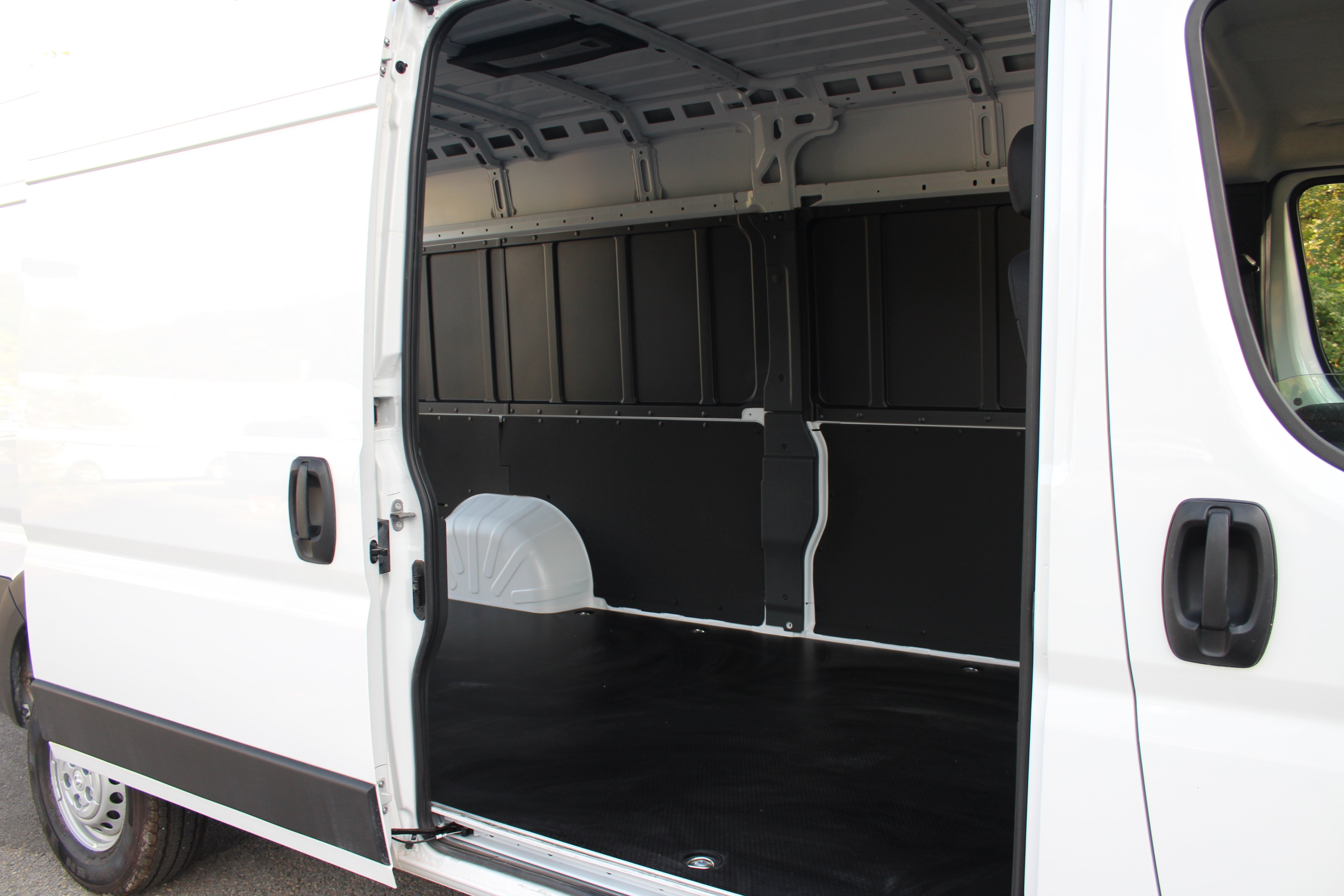 2025 RAM ProMaster Cargo Van Tradesman