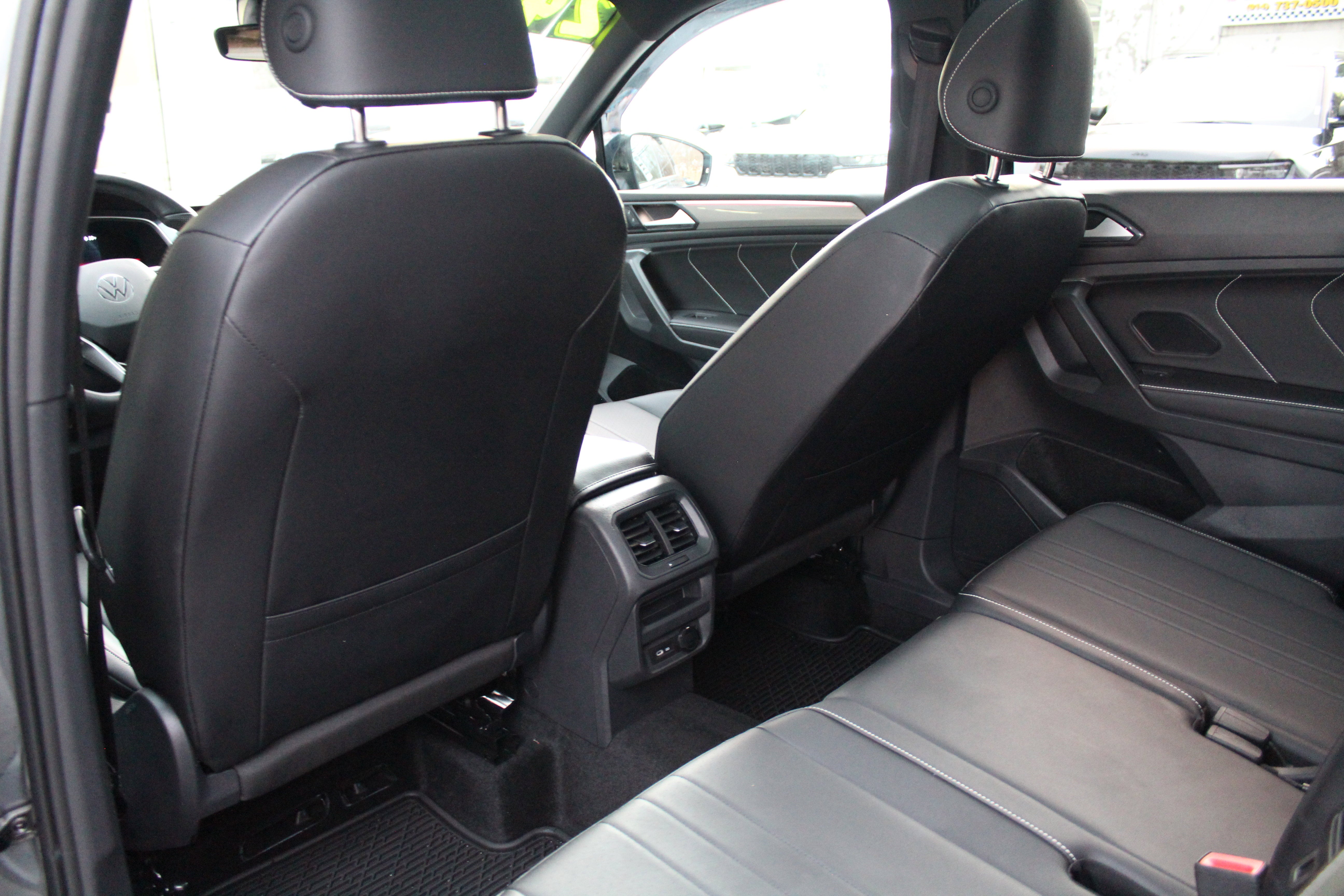 2024 Volkswagen Tiguan SE R-Line Black